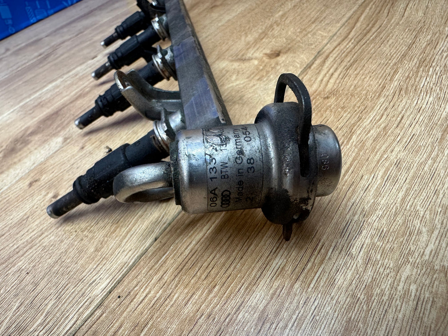 1.8T AWD Fuel Rail With Injectors