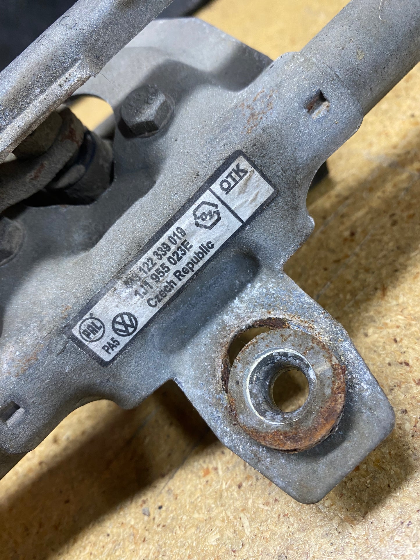 MK4 OEM Wiper Motor & Linkage