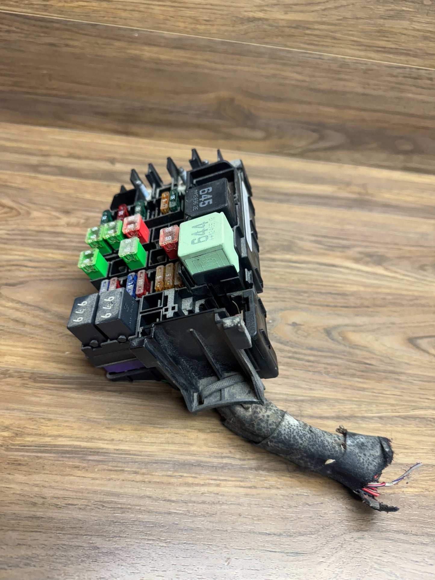 MK6 2013 Jetta GLI Under Hood Fuse Relay Box 5C0937819L