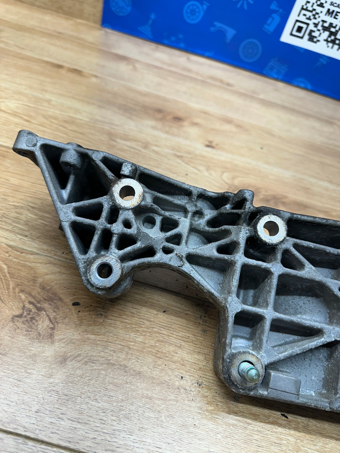 1.8T AWD Accessory Bracket