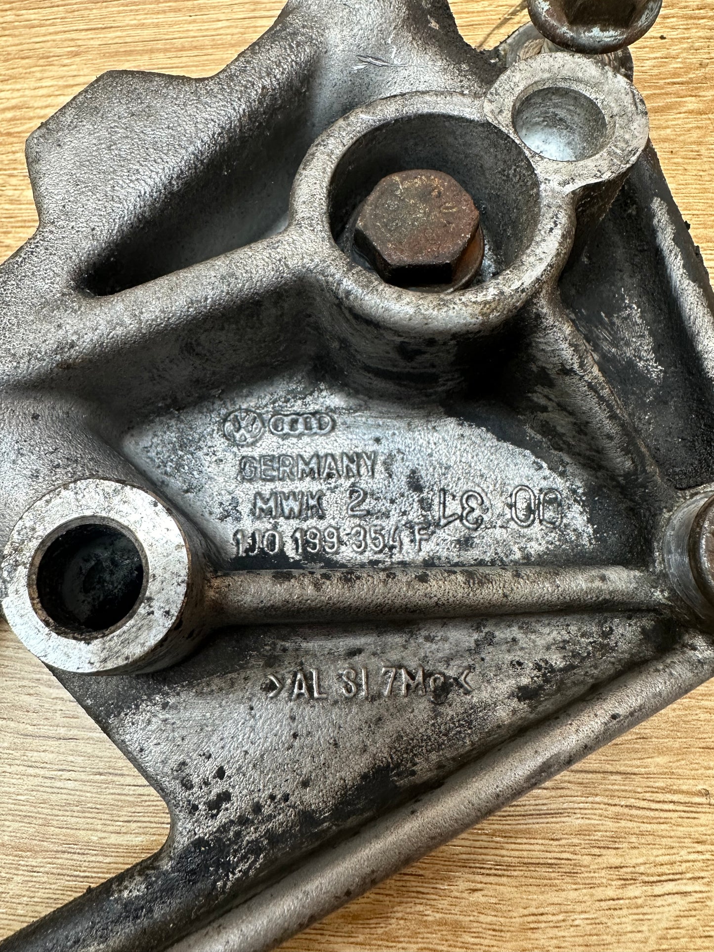 12V VR6 Engine Mount Bracket