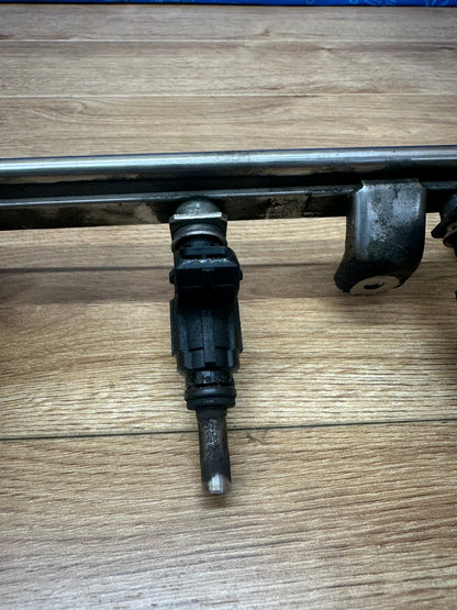 1.8T AWD Fuel Rail With Injectors