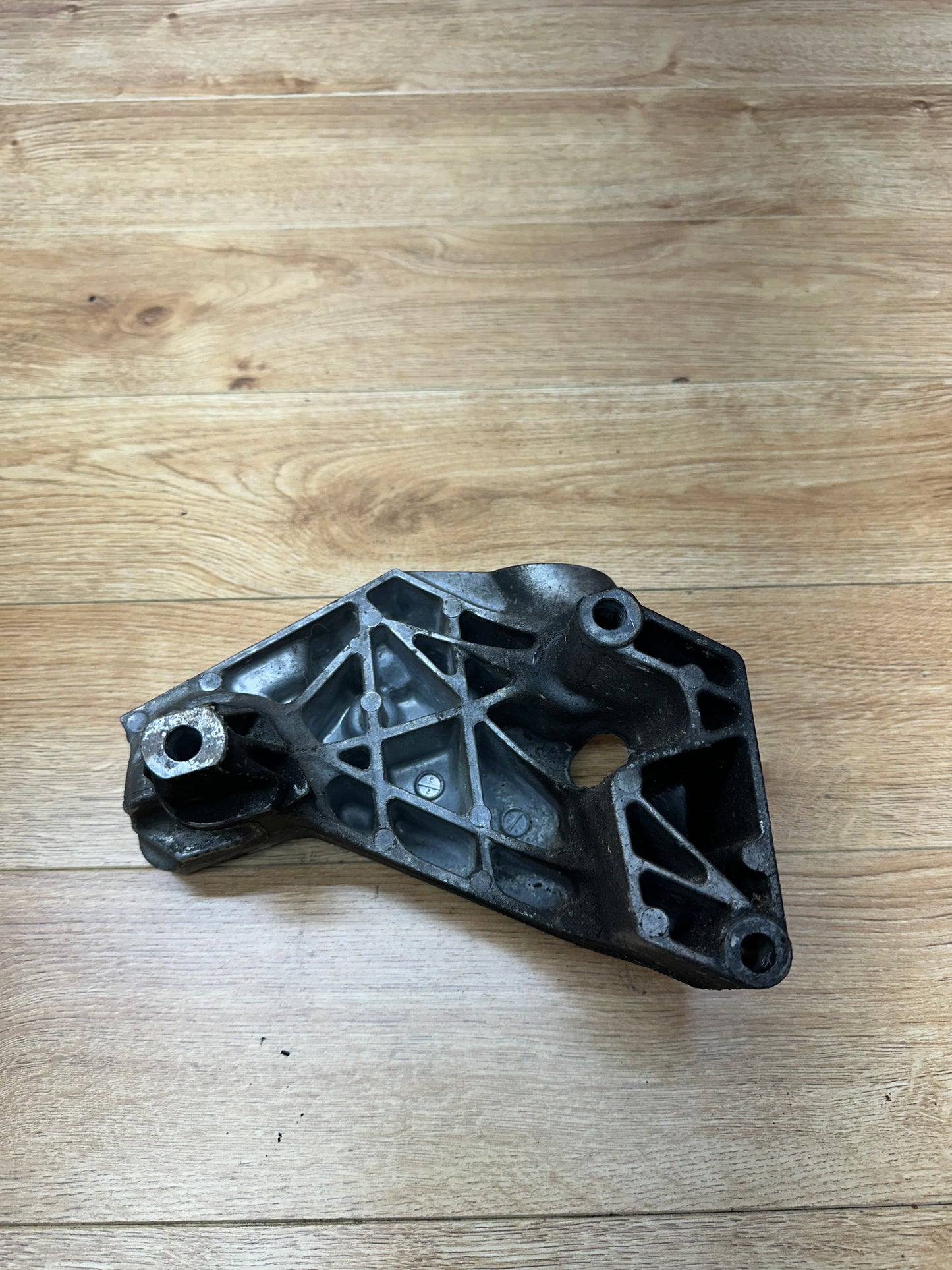 1.8T Engine Mount Bracket Support