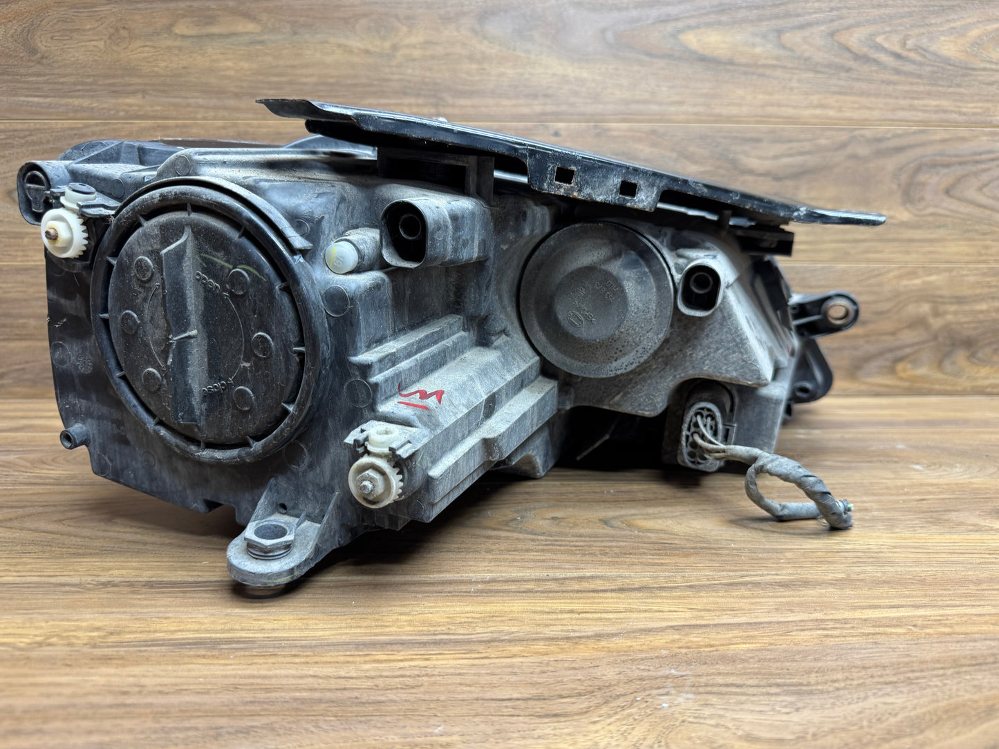 MK6 2013 Jetta GLI Halogen Headlight Assembly Damaged Lens LEFT DRIVERS