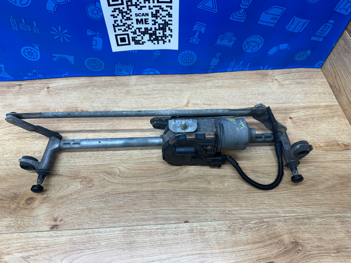 Volkswagen 2009-2014 Golf & SportWagon Windshield Wiper Motor & Linkage Assembly