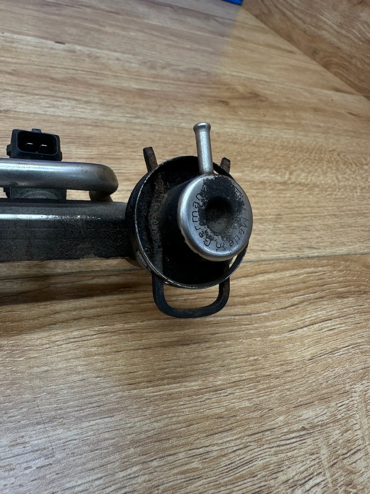 1.8T AWD Fuel Rail With Injectors