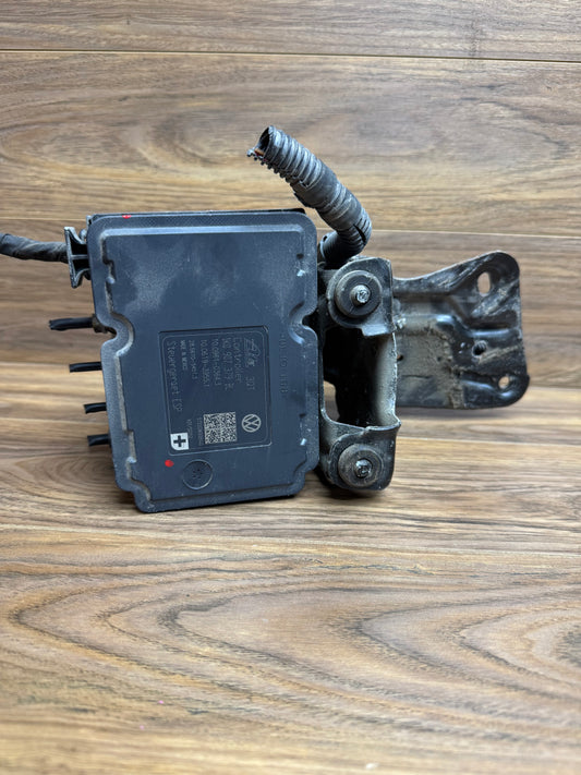 MK6 2013 Jetta GLI ABS Module 1K0907379 BL/ 1K0614517 DR