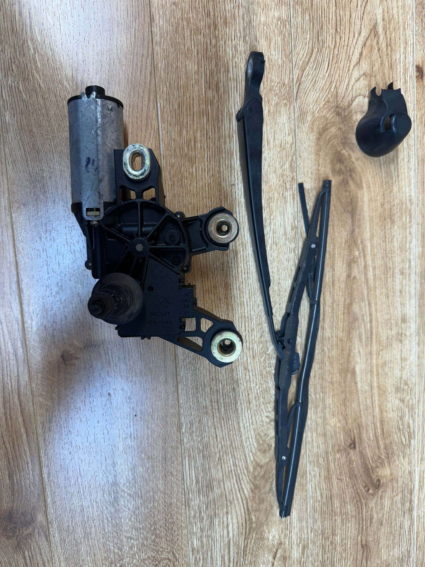 Volkswagen MK4 GOLF rear wiper motor & arm
