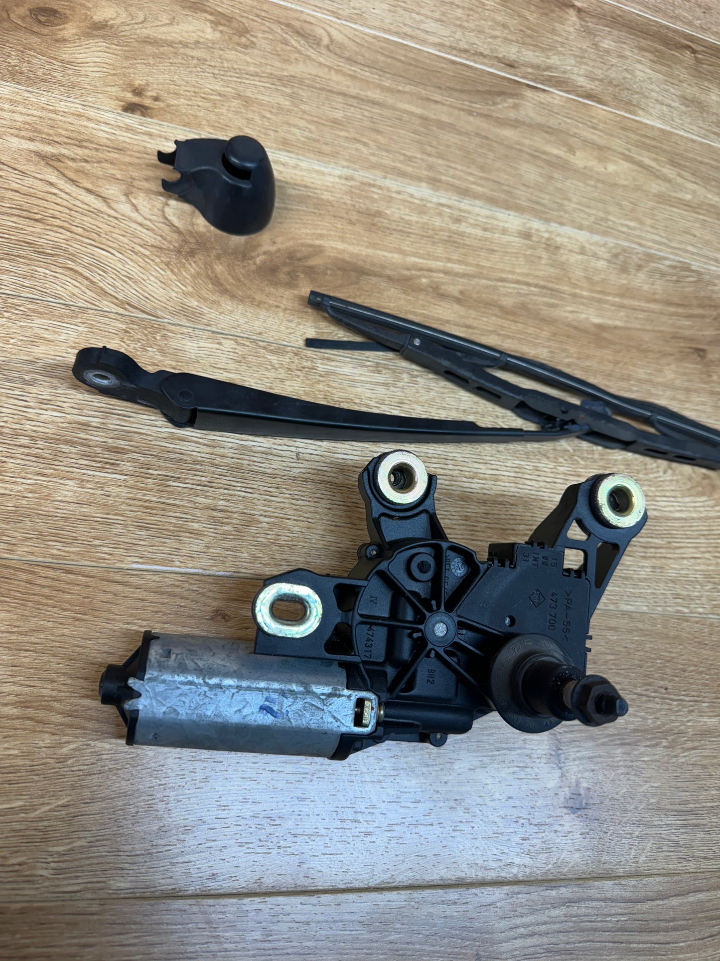 Volkswagen MK4 GOLF rear wiper motor & arm