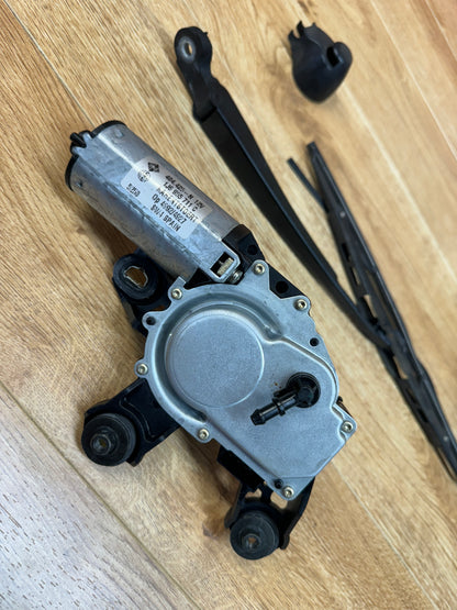Volkswagen MK4 GOLF rear wiper motor & arm