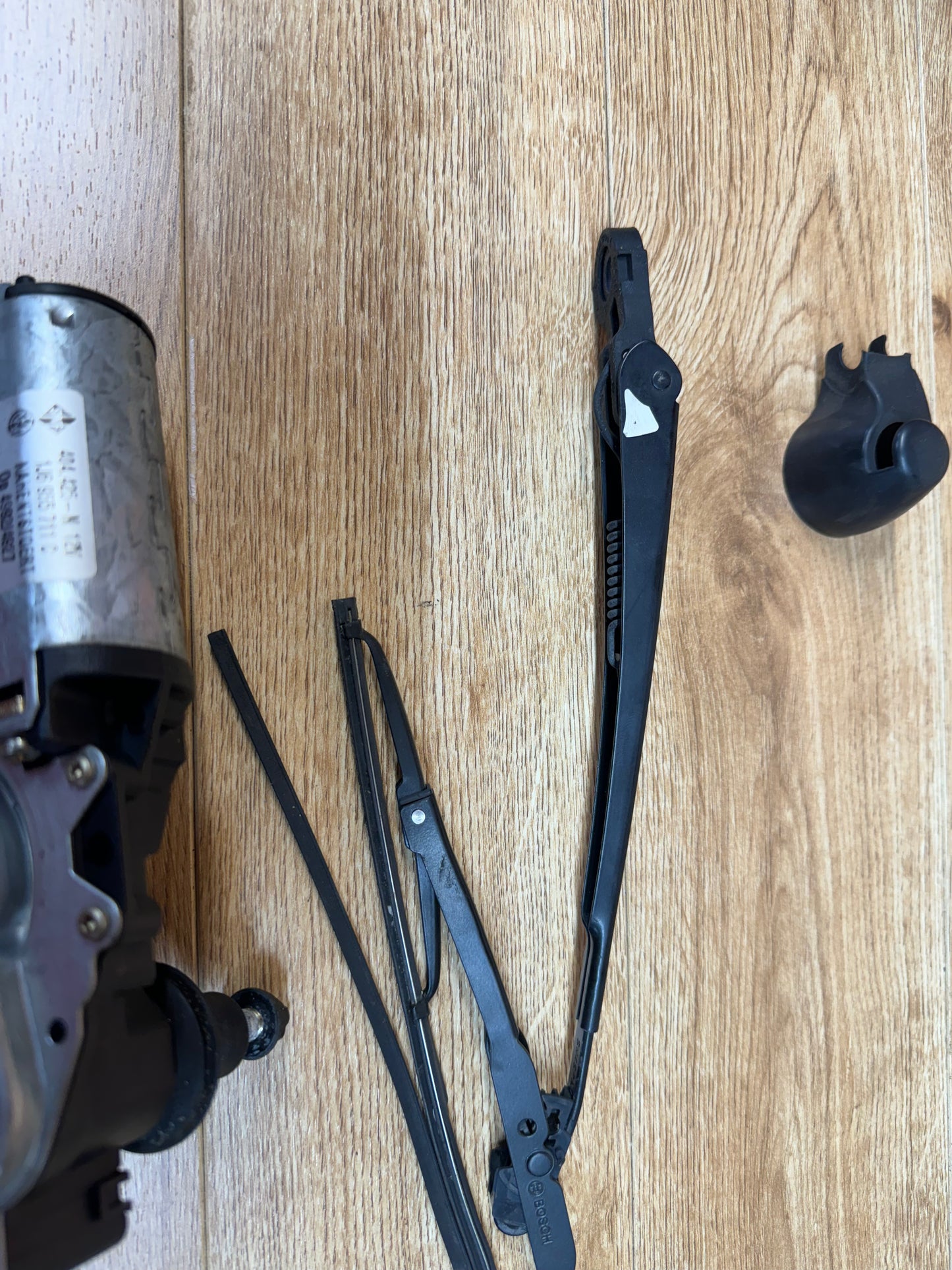 Volkswagen MK4 GOLF rear wiper motor & arm
