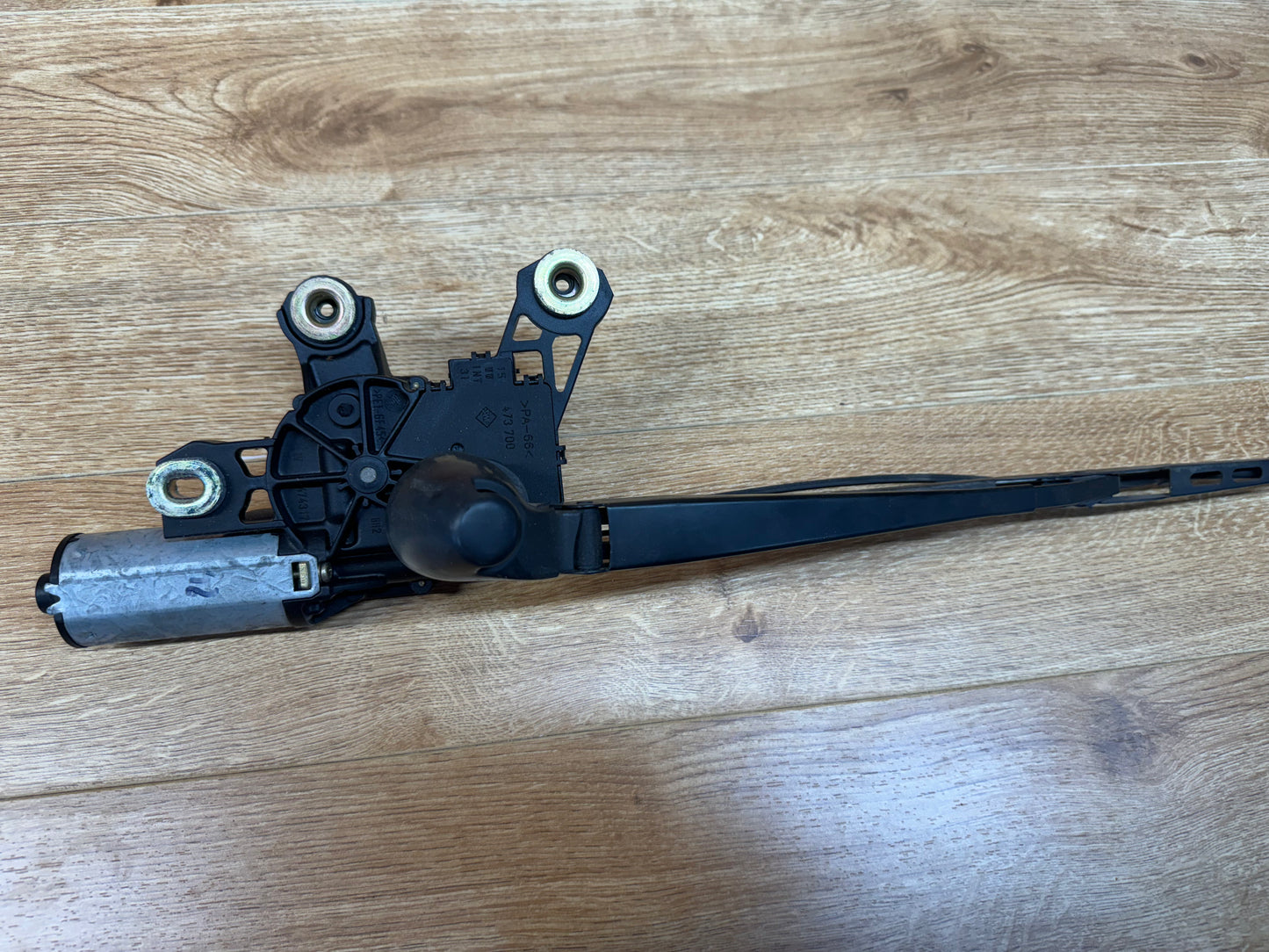 Volkswagen MK4 GOLF rear wiper motor & arm