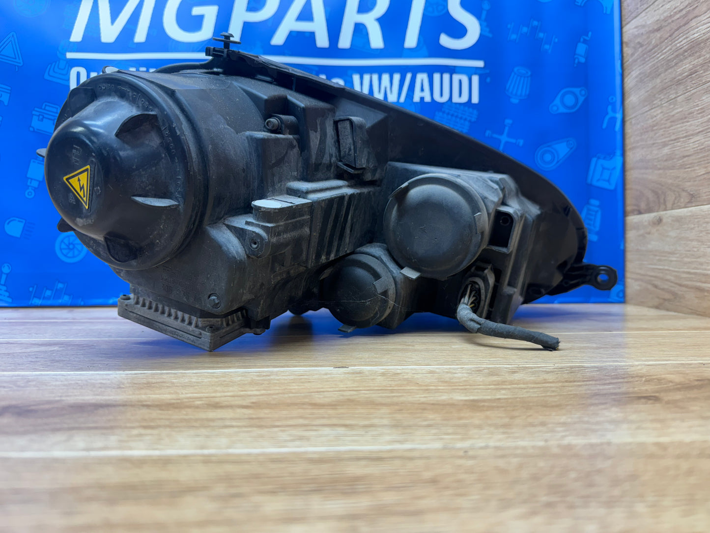 MK5 Golf GTI/GLI Xenon Headlight Drivers Left