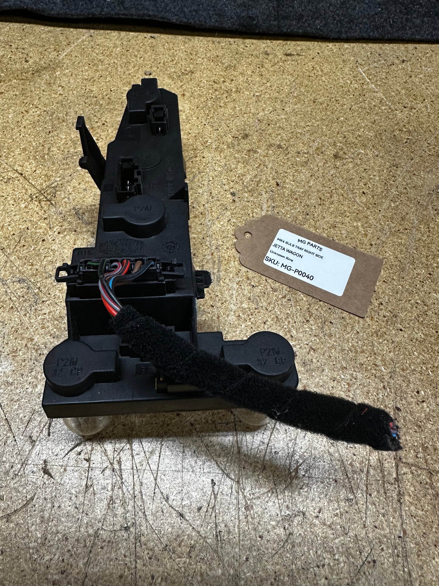 MK4 Tail-Light Bulb Tray (Passenger)